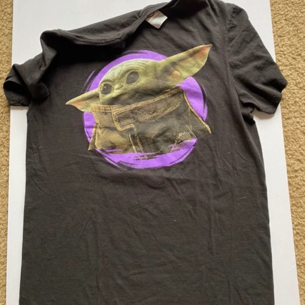 Men’s Star Wars Baby Yoda Graphic Tshirt